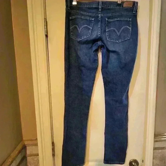18. 524 jeans  Too superlow by Levi's  medium  wash denim size 9 - Picture 6 of 8